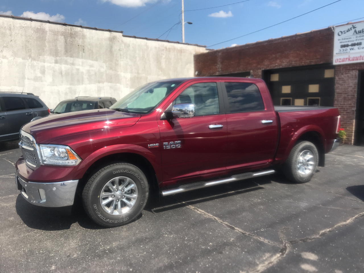 Used 2018 RAM 1500 Laramie Crew Cab SWB 4WD for Sale in Lebanon MO