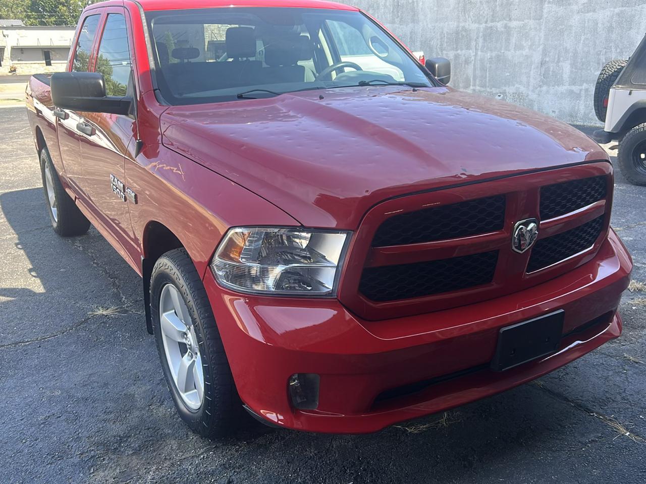 RAM 1500 4WD Crew Cab 140.5" Express 2015