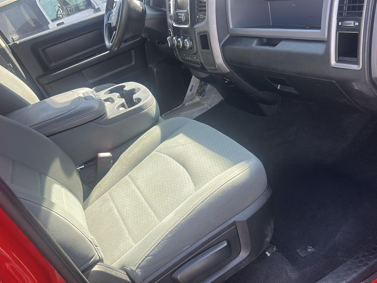 RAM 1500 4WD Crew Cab 140.5" Express 2015