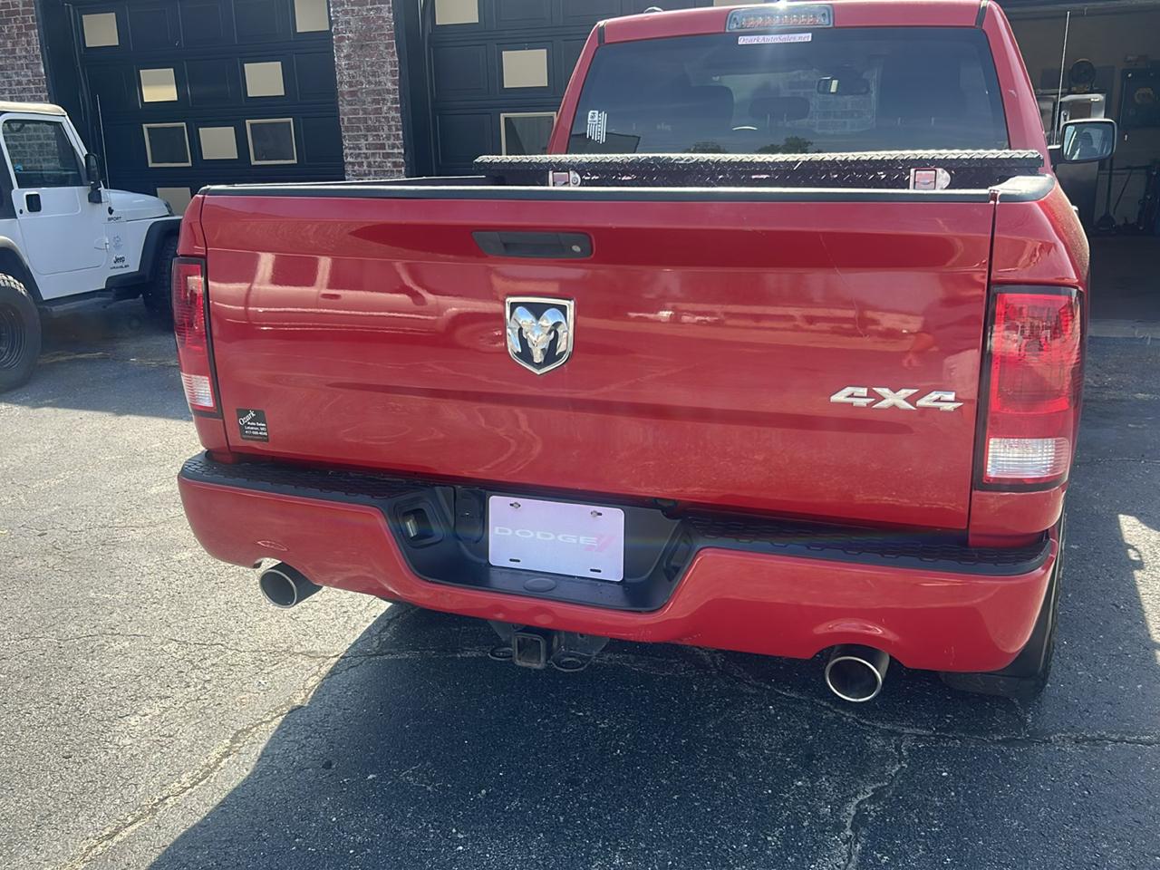 RAM 1500 4WD Crew Cab 140.5" Express 2015
