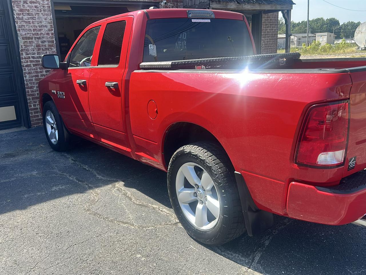 RAM 1500 4WD Crew Cab 140.5" Express 2015