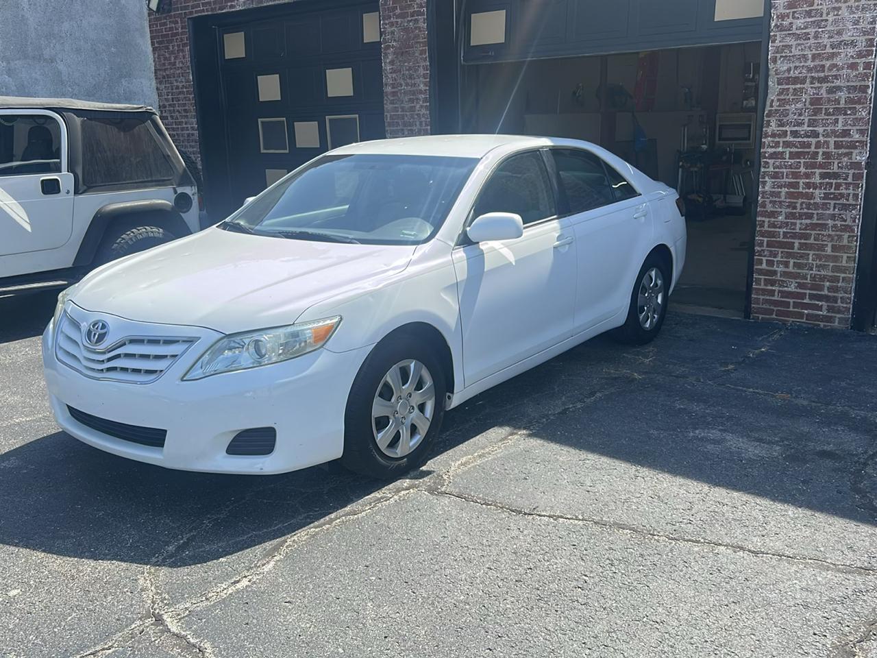 Toyota Camry SE 6-Spd MT 2010