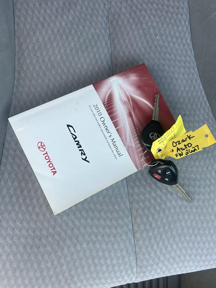 Toyota Camry SE 6-Spd MT 2010