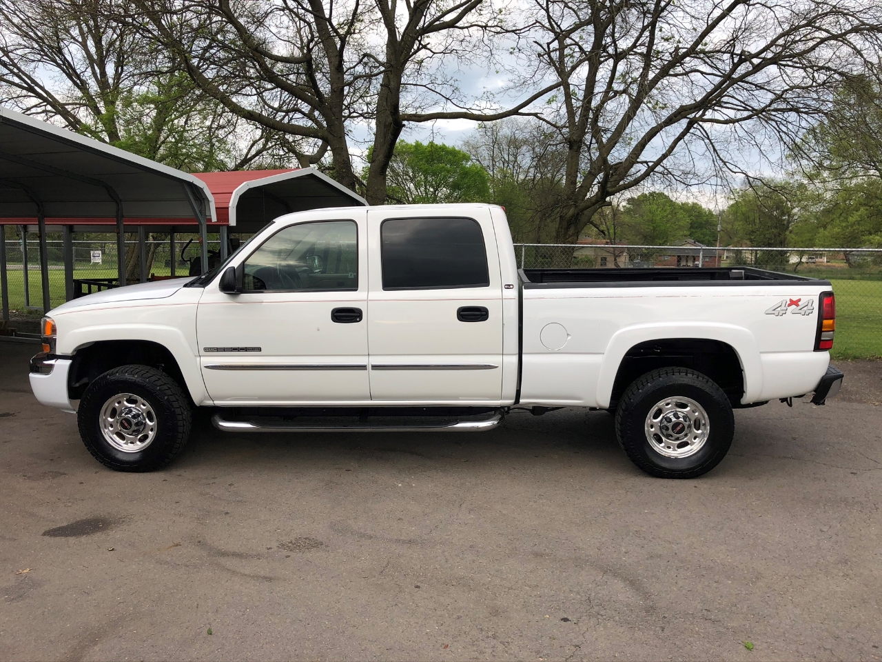 Used 2005 GMC Sierra 2500HD Crew Cab Short Bed 4WD for Sale in