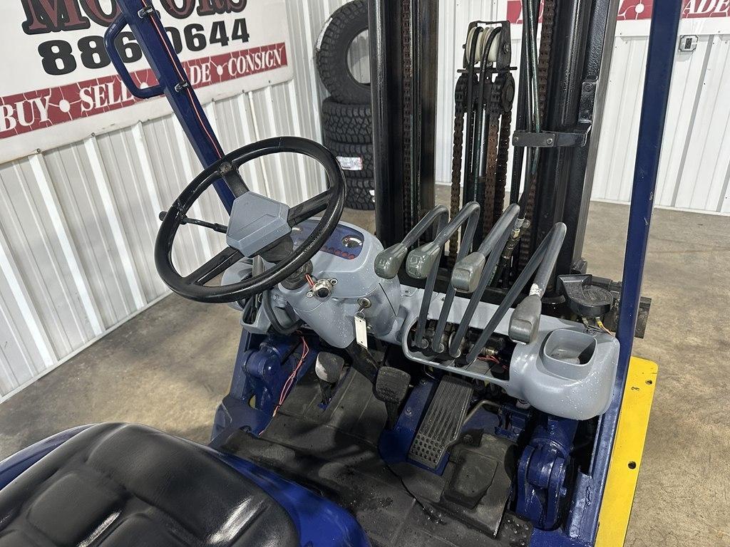 Komatsu FG25T-12  2012