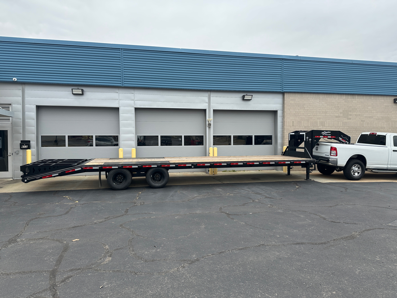 2022 Starlite Trailers Unknown Flatbed 27' Deck w/ 6' Dove Tail