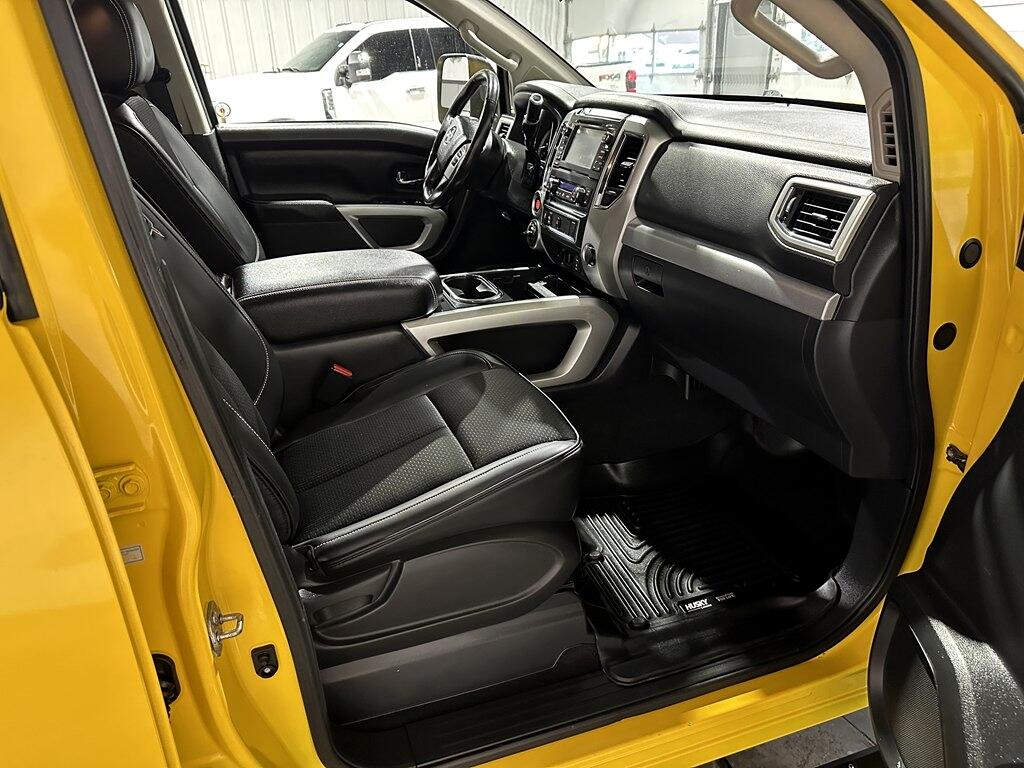 Nissan Titan XD 4WD Crew Cab PRO-4X Diesel 2016 Nissan Titan XD 4WD Crew Cab PRO-4X Diesel 2016