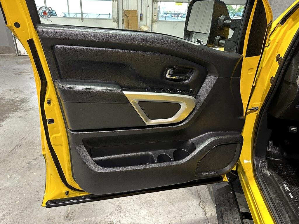 Nissan Titan XD 4WD Crew Cab PRO-4X Diesel 2016 Nissan Titan XD 4WD Crew Cab PRO-4X Diesel 2016