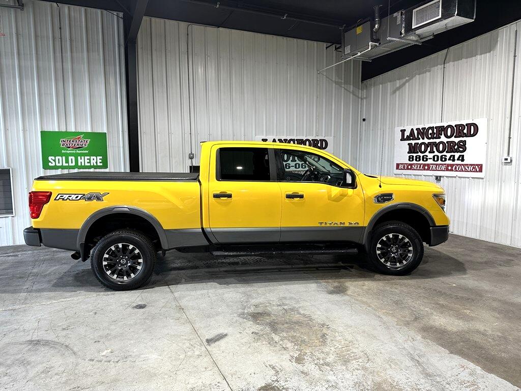 Nissan Titan XD 4WD Crew Cab PRO-4X Diesel 2016 Nissan Titan XD 4WD Crew Cab PRO-4X Diesel 2016