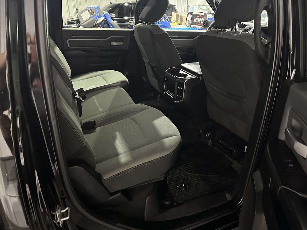 RAM 3500 Big Horn Crew Cab LWB 4WD DRW 2021 RAM 3500 Big Horn Crew Cab LWB 4WD DRW 2021