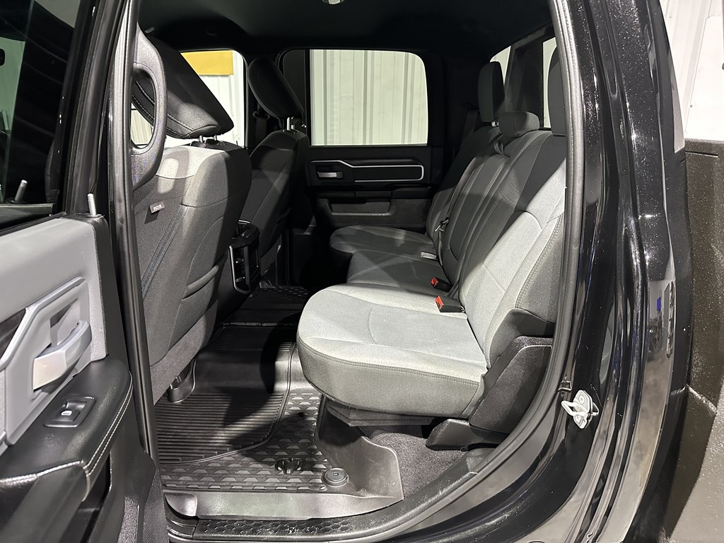 RAM 3500 Big Horn Crew Cab LWB 4WD DRW 2021 RAM 3500 Big Horn Crew Cab LWB 4WD DRW 2021