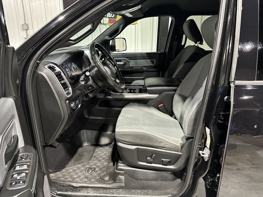RAM 3500 Big Horn Crew Cab LWB 4WD DRW 2021 RAM 3500 Big Horn Crew Cab LWB 4WD DRW 2021