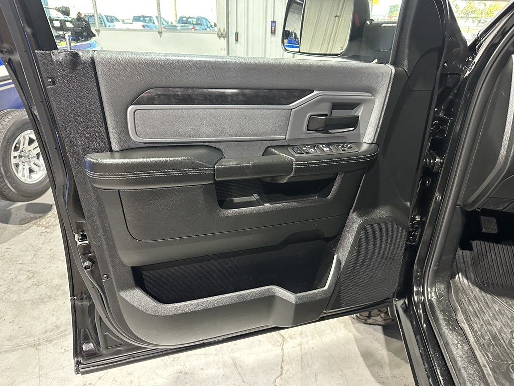 RAM 3500 Big Horn Crew Cab LWB 4WD DRW 2021 RAM 3500 Big Horn Crew Cab LWB 4WD DRW 2021
