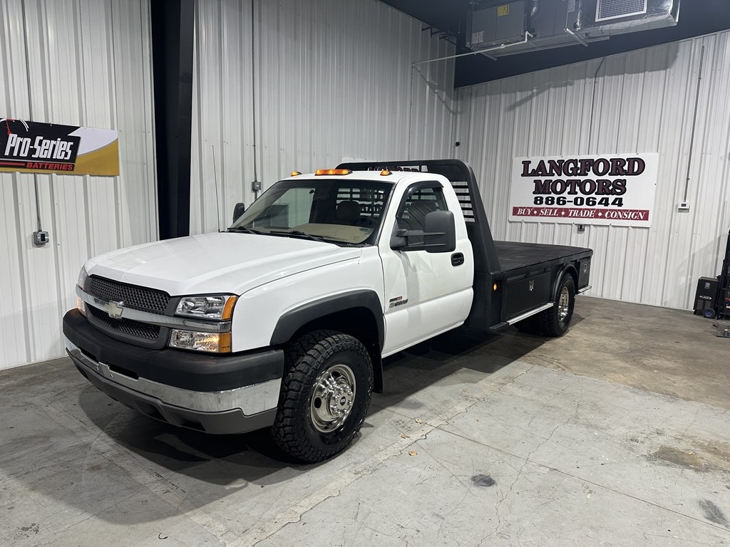 2004 Chevrolet Silverado 3500 Reg Cab 161.5" WB, 84.9" CA 4WD WT