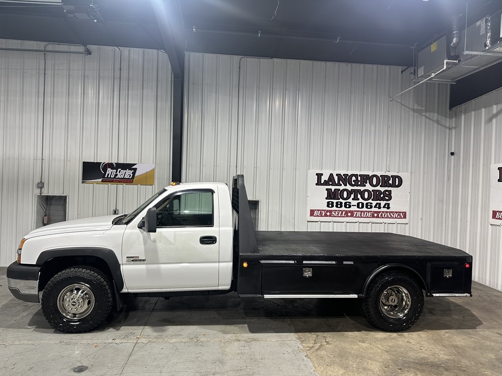 Chevrolet Silverado 3500 Reg Cab 161.5" WB, 84.9" CA 4WD WT 2004