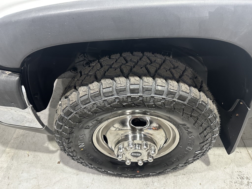 Chevrolet Silverado 3500 Reg Cab 161.5" WB, 84.9" CA 4WD WT 2004