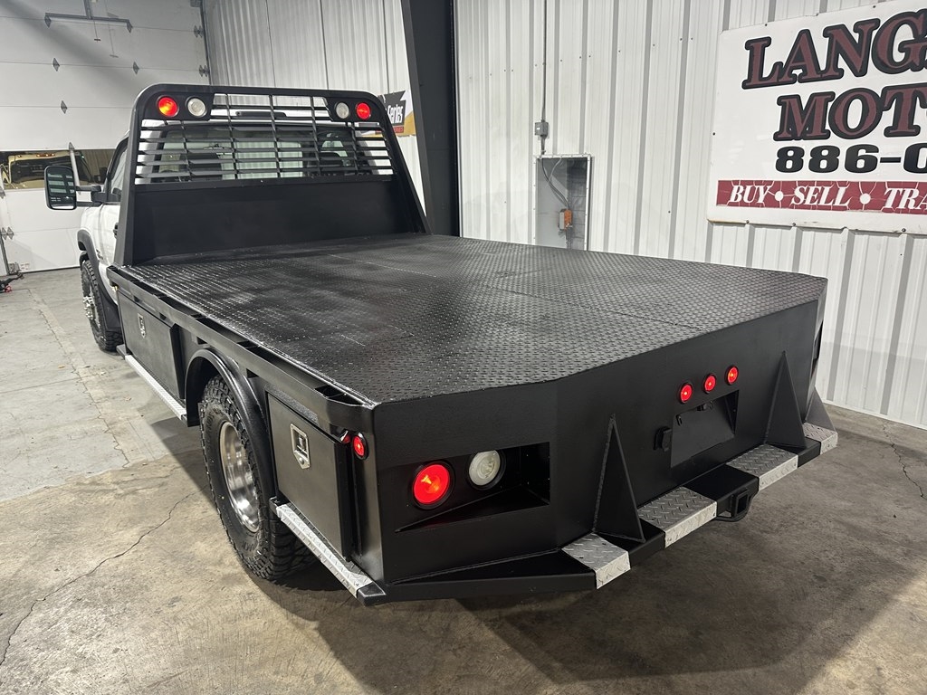 Chevrolet Silverado 3500 Reg Cab 161.5" WB, 84.9" CA 4WD WT 2004