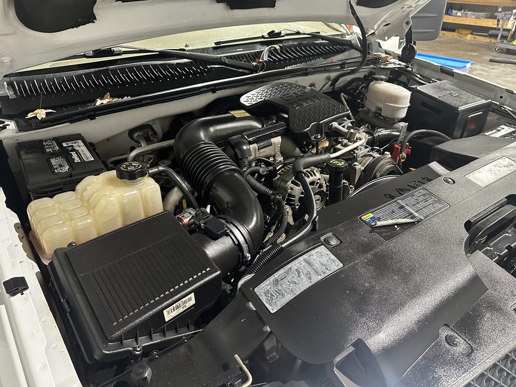 Chevrolet Silverado 3500 Reg Cab 161.5" WB, 84.9" CA 4WD WT 2004