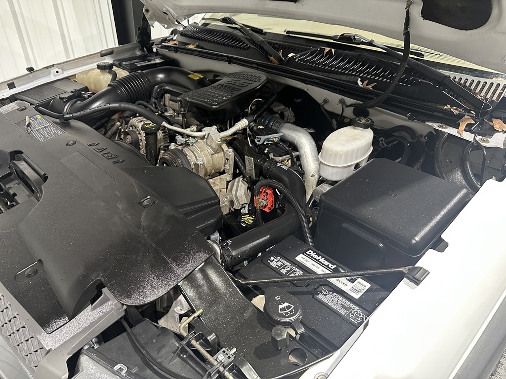 Chevrolet Silverado 3500 Reg Cab 161.5" WB, 84.9" CA 4WD WT 2004