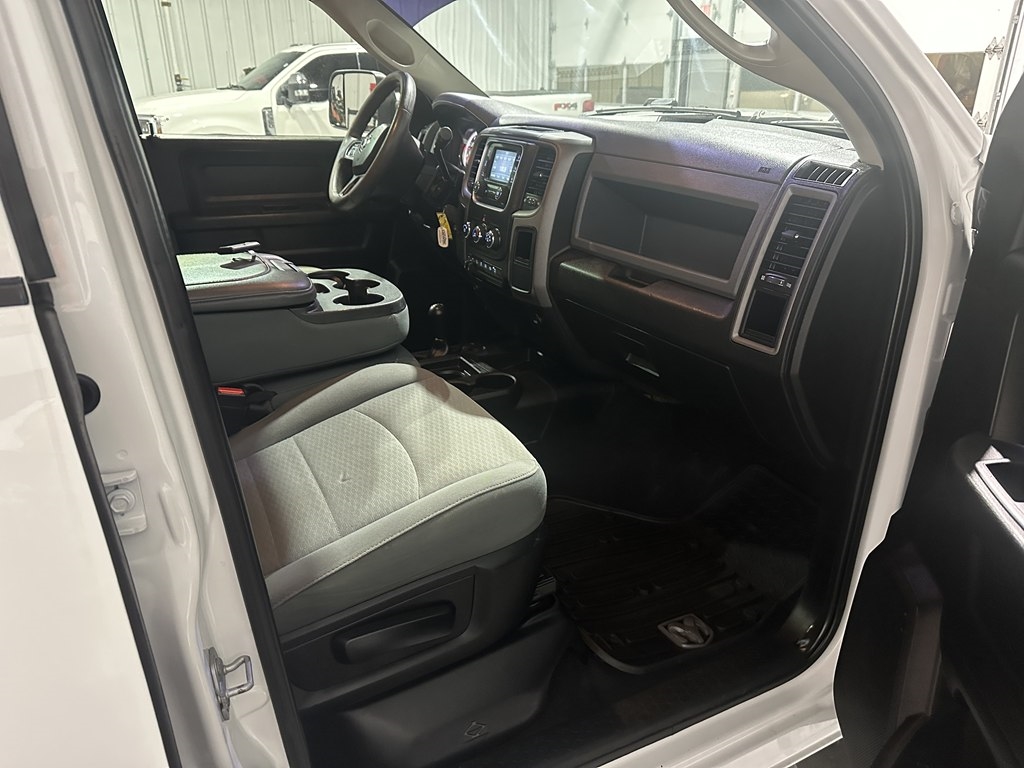 RAM 2500 Tradesman 4x4 Crew Cab 6'4" Box 2018
