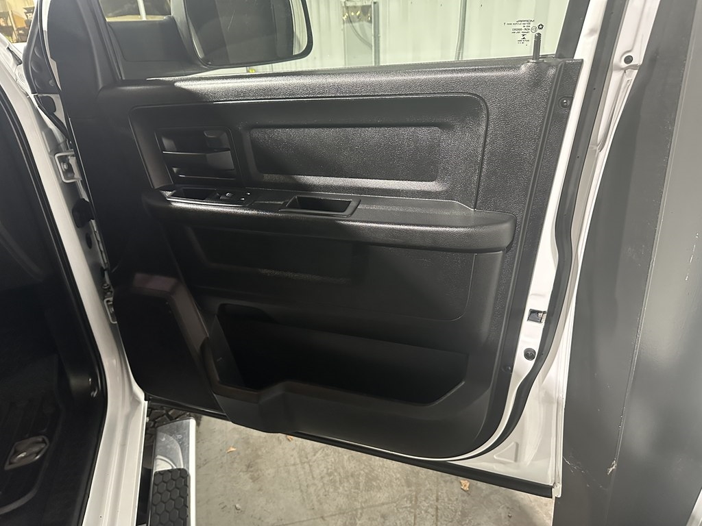 RAM 2500 Tradesman 4x4 Crew Cab 6'4" Box 2018