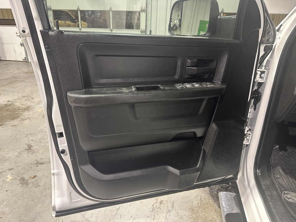 RAM 2500 Tradesman 4x4 Crew Cab 6'4" Box 2018