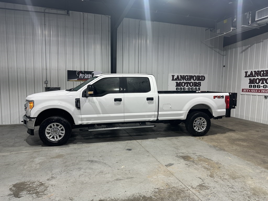 2017 Ford Super Duty F-250 SRW XLT 4WD Crew Cab 8' Box