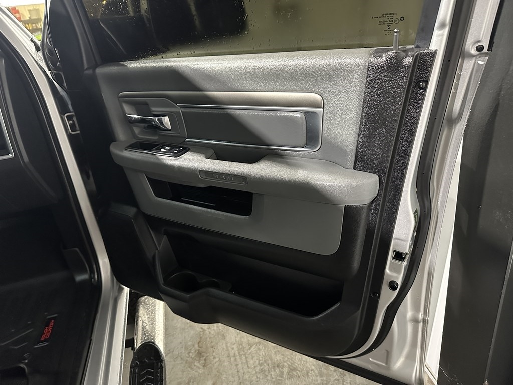 RAM 2500 SLT 4x4 Crew Cab 6'4" Box 2017