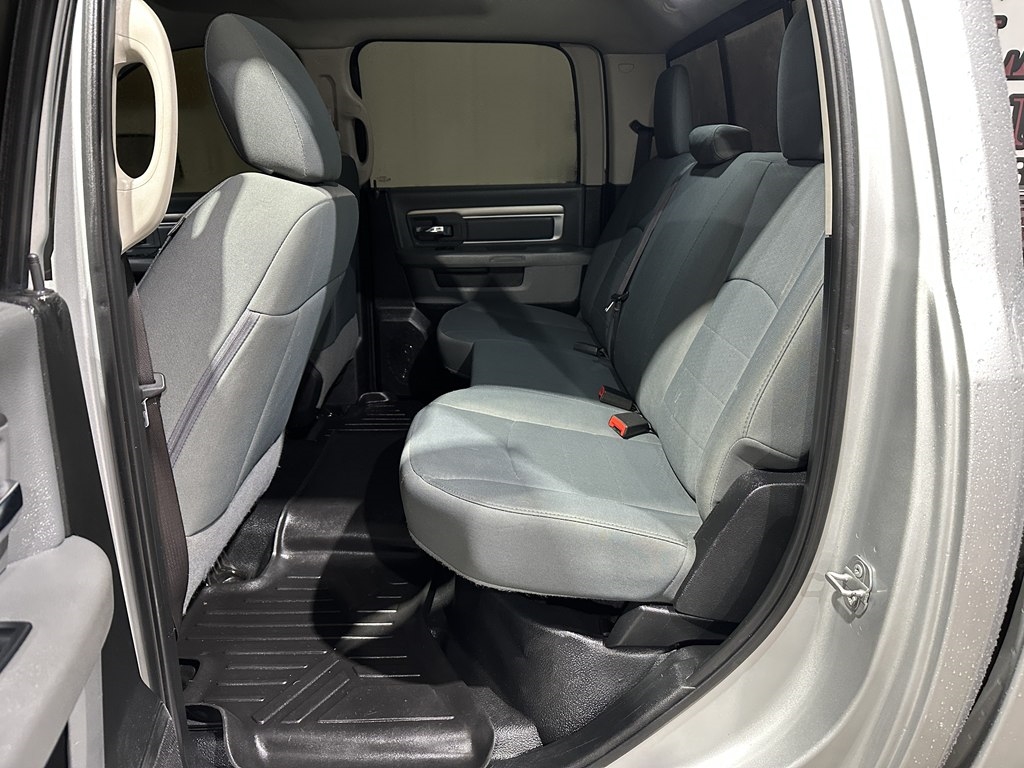 RAM 2500 SLT 4x4 Crew Cab 6'4" Box 2017