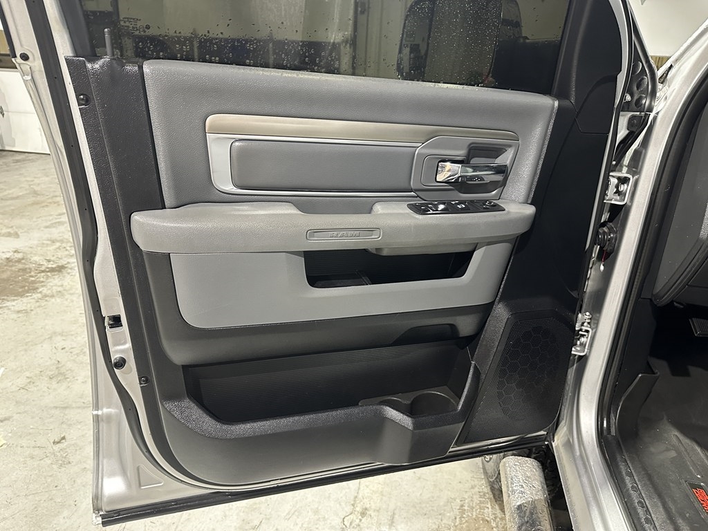 RAM 2500 SLT 4x4 Crew Cab 6'4" Box 2017