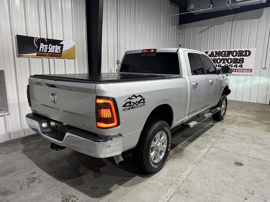 RAM 2500 SLT 4x4 Crew Cab 6'4" Box 2017