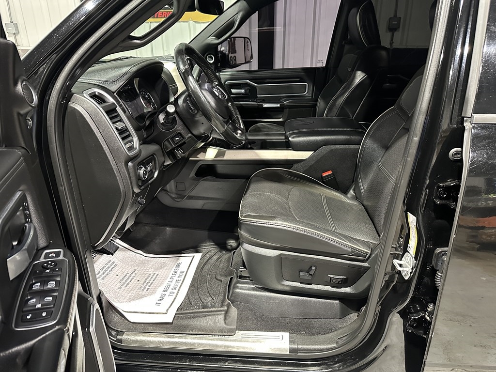 RAM 3500 Laramie 4x4 Crew Cab 8' Box 2019