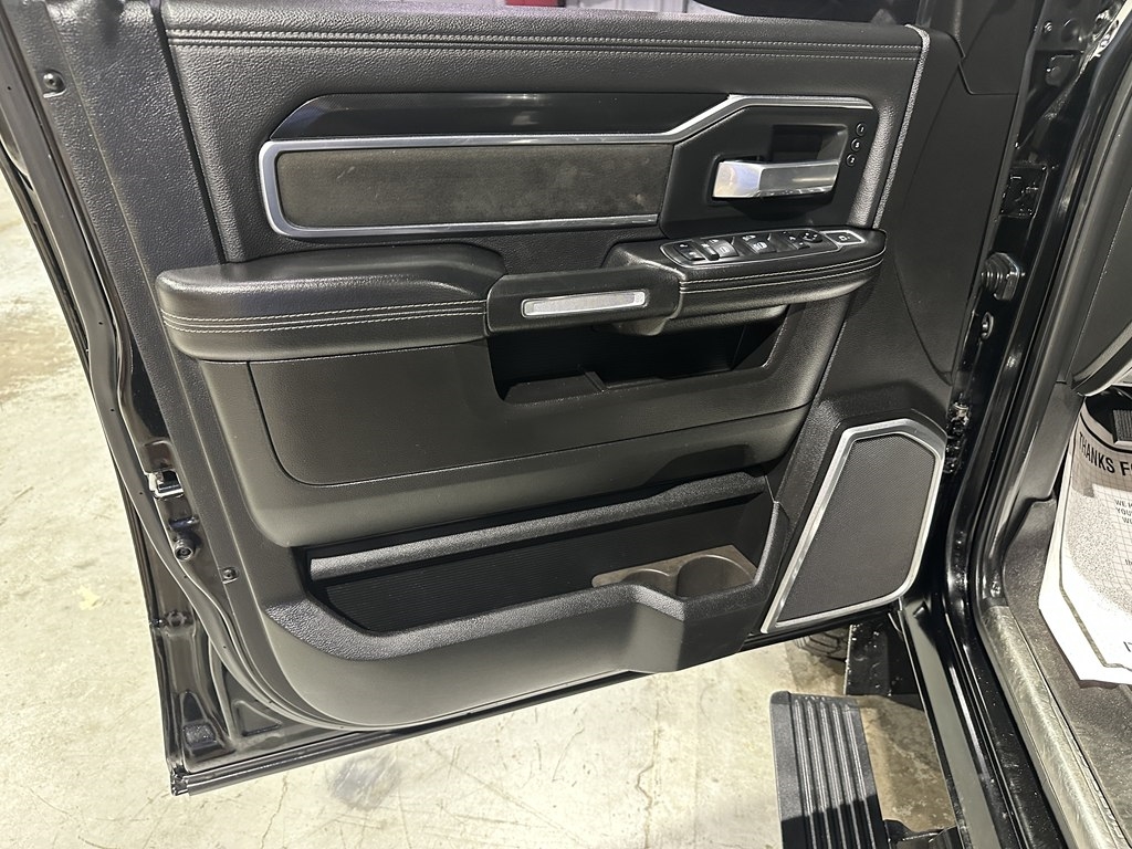 RAM 3500 Laramie 4x4 Crew Cab 8' Box 2019