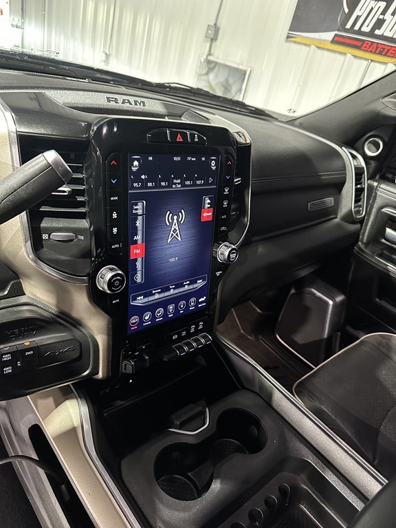 RAM 3500 Laramie 4x4 Crew Cab 8' Box 2019