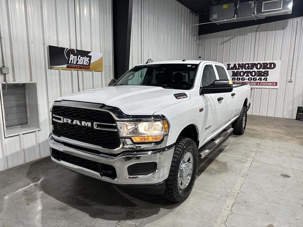 RAM 2500 Tradesman 4x4 Crew Cab 8' Box 2021