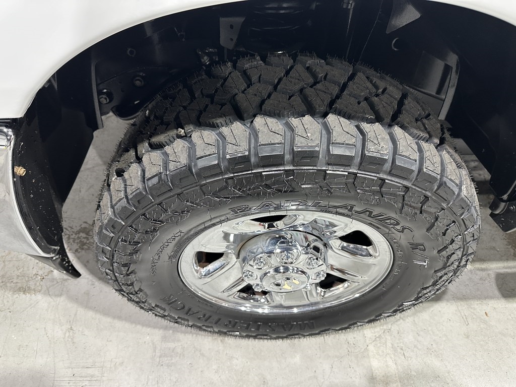 RAM 2500 Tradesman 4x4 Crew Cab 8' Box 2021