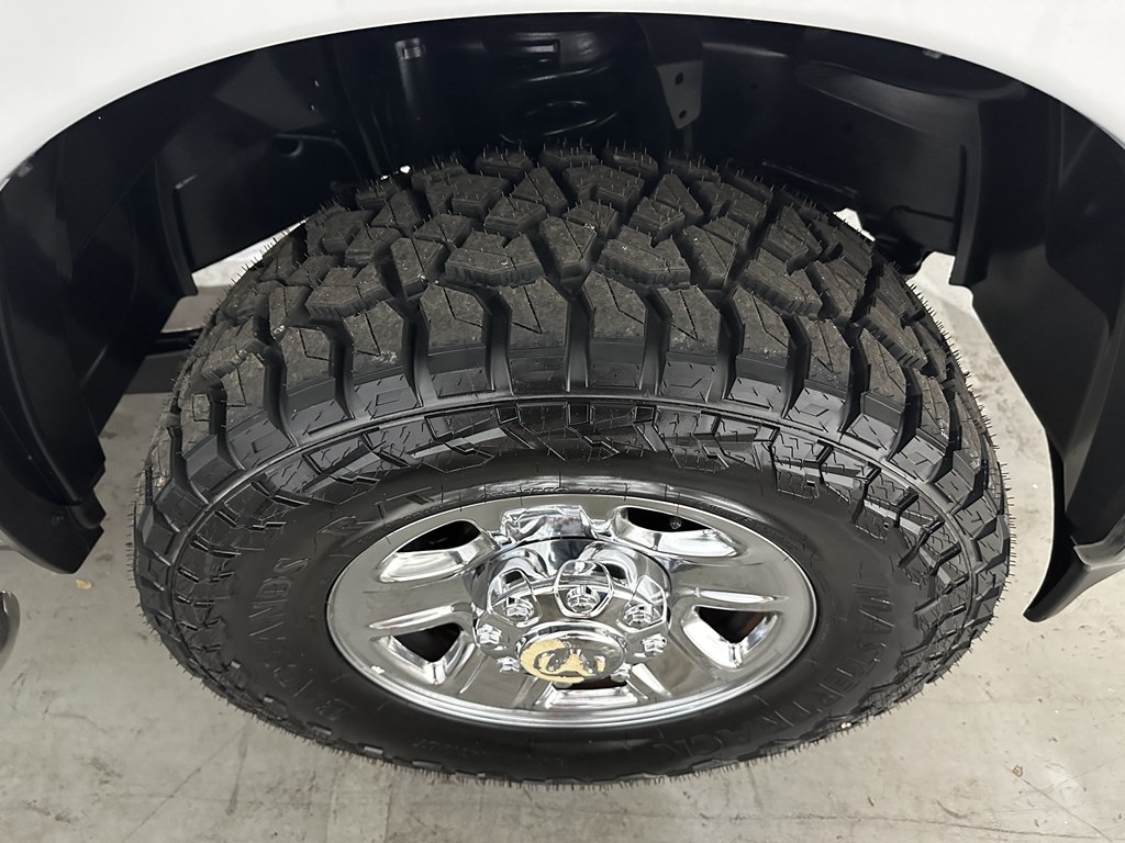 RAM 2500 Tradesman 4x4 Crew Cab 8' Box 2021