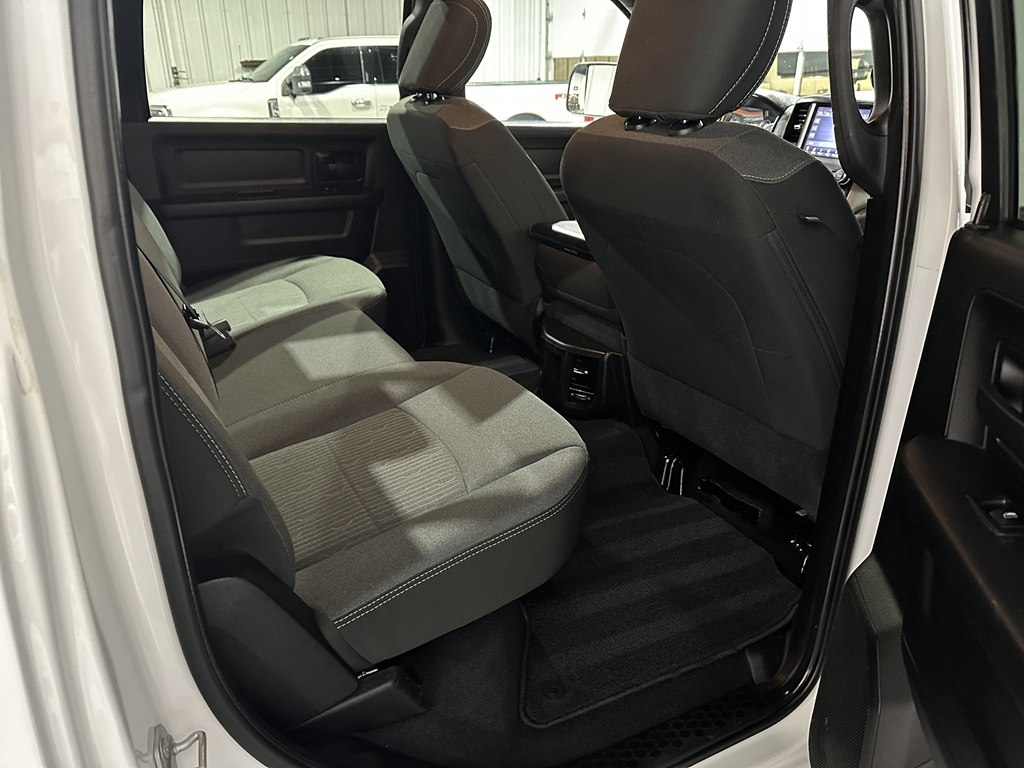 RAM 2500 Tradesman 4x4 Crew Cab 8' Box 2021