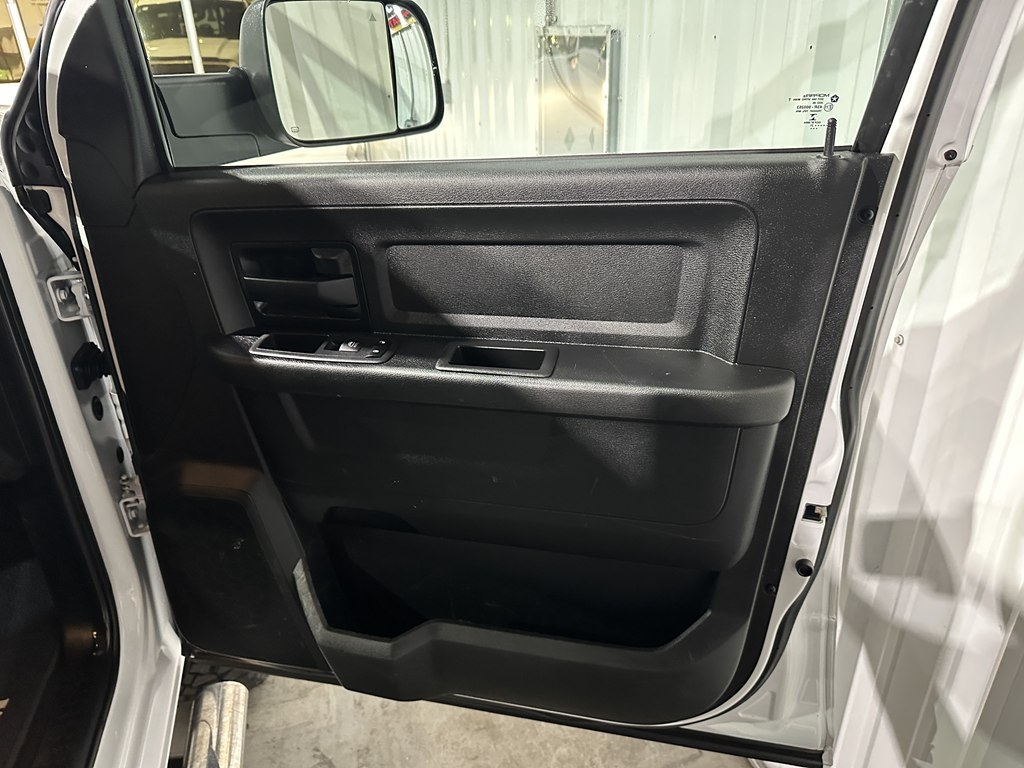 RAM 2500 Tradesman 4x4 Crew Cab 8' Box 2021