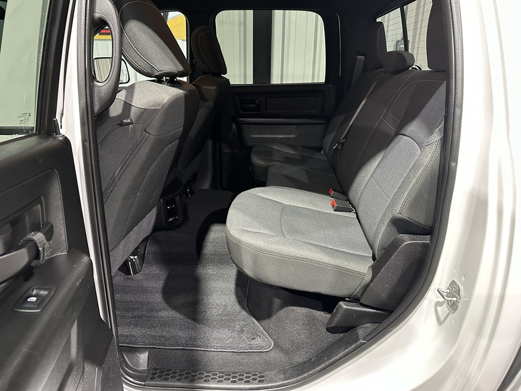 RAM 2500 Tradesman 4x4 Crew Cab 8' Box 2021