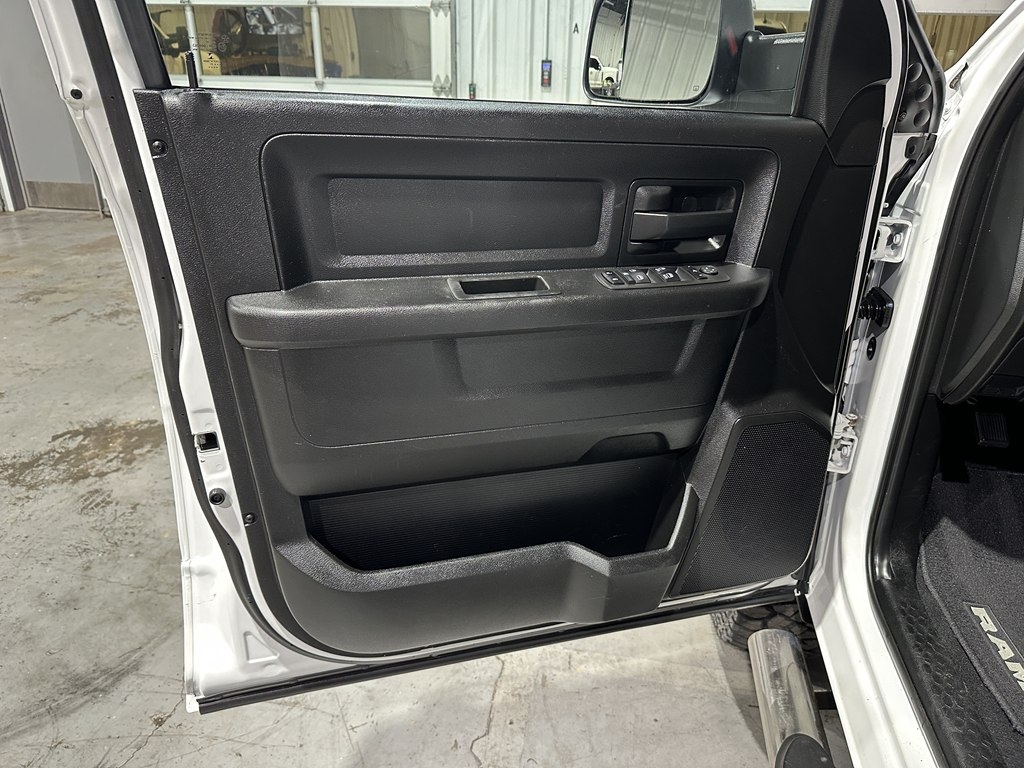 RAM 2500 Tradesman 4x4 Crew Cab 8' Box 2021