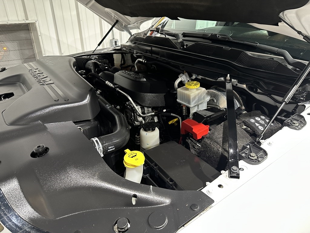 RAM 2500 Tradesman 4x4 Crew Cab 8' Box 2021