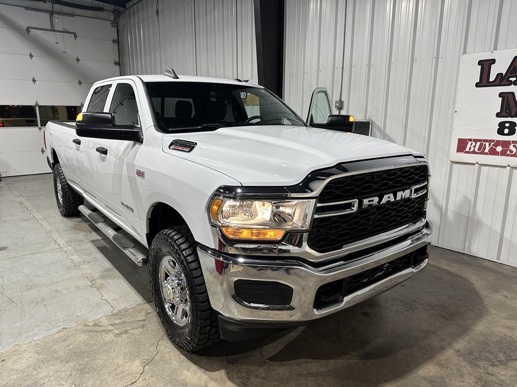 RAM 2500 Tradesman 4x4 Crew Cab 8' Box 2021