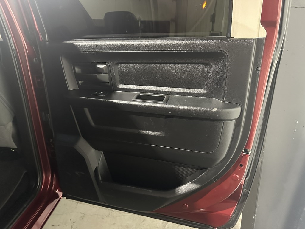 RAM 3500 Tradesman 4x4 Crew Cab 8' Box 2018