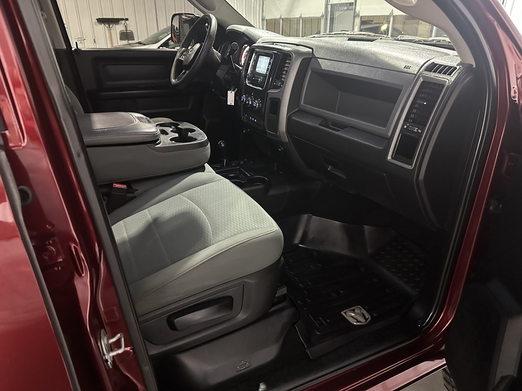 RAM 3500 Tradesman 4x4 Crew Cab 8' Box 2018