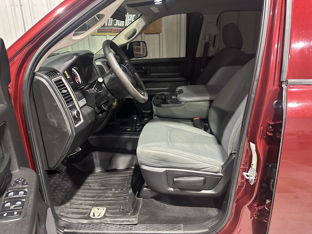 RAM 3500 Tradesman 4x4 Crew Cab 8' Box 2018