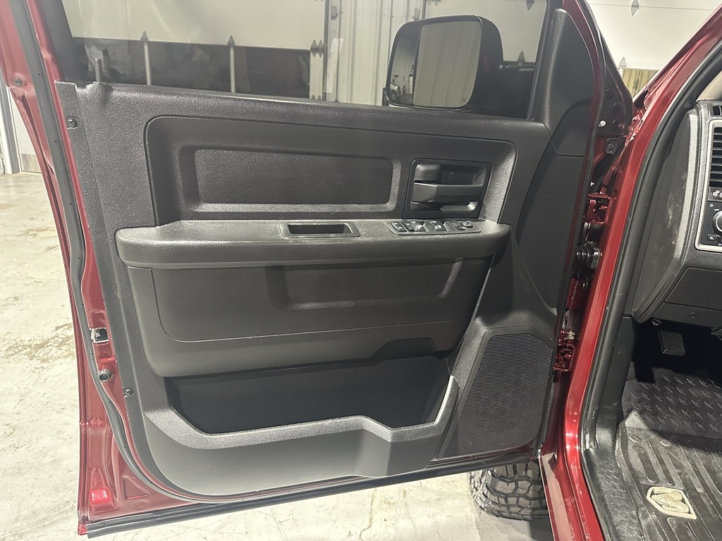 RAM 3500 Tradesman 4x4 Crew Cab 8' Box 2018