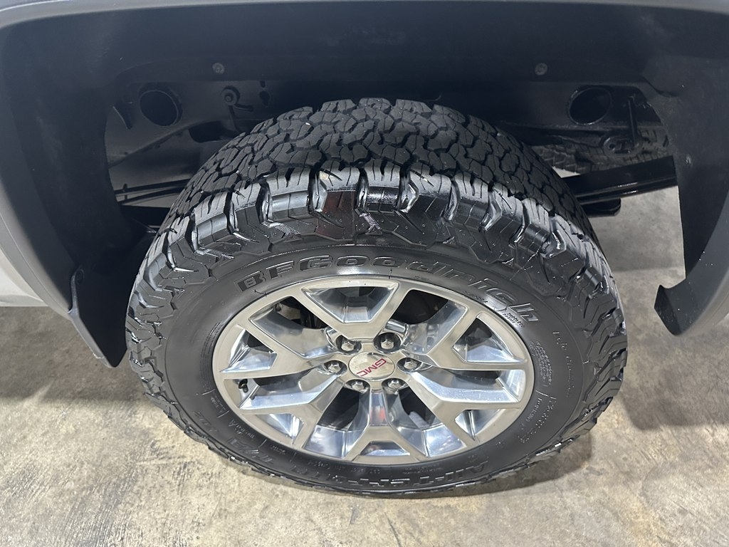 GMC Sierra 1500 4WD Crew Cab 143.5" SLT 2015