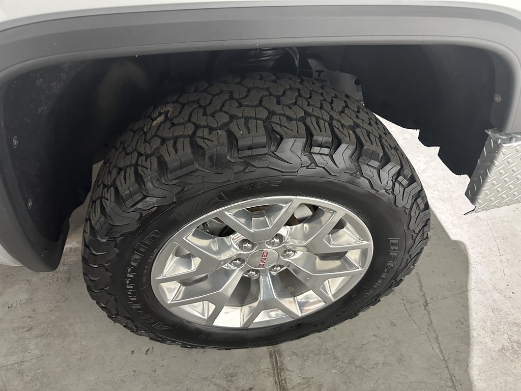 GMC Sierra 1500 4WD Crew Cab 143.5" SLT 2015