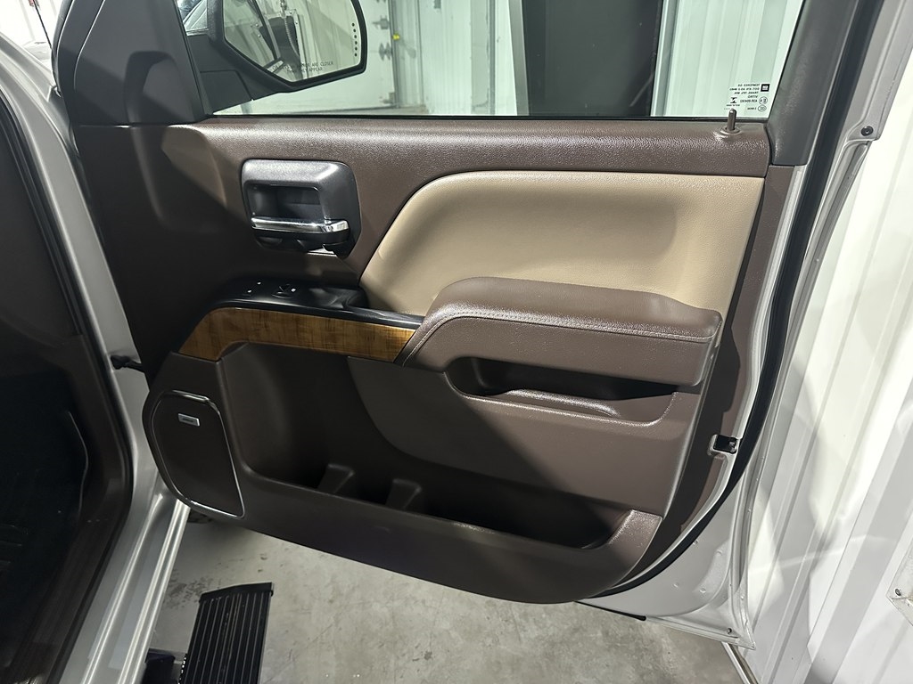 GMC Sierra 1500 4WD Crew Cab 143.5" SLT 2015